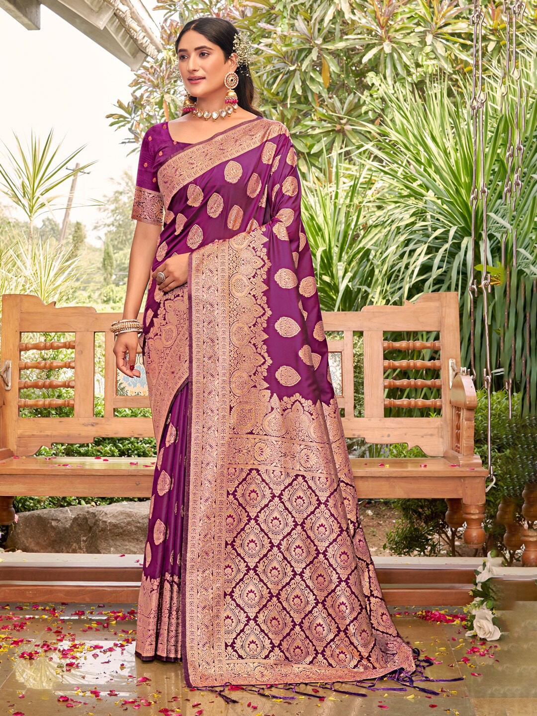 

SANGAM PRINTS Ethnic Motifs Woven Design Zari Banarasi Saree, Purple