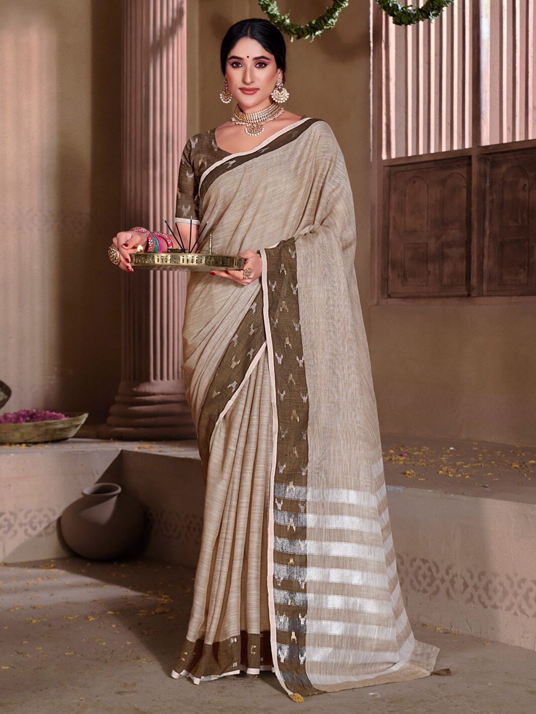 

SANGAM PRINTS Zari Linen Blend Saree, Brown