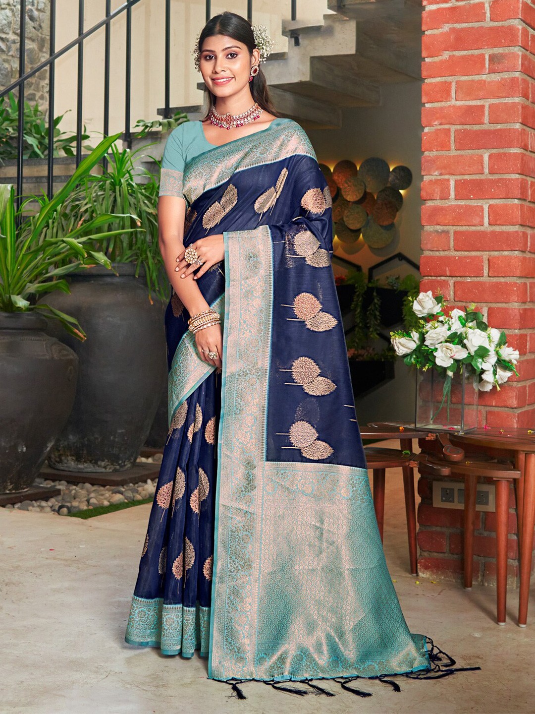 

SANGAM PRINTS Ethnic Motifs Woven Design Zari Saree, Navy blue