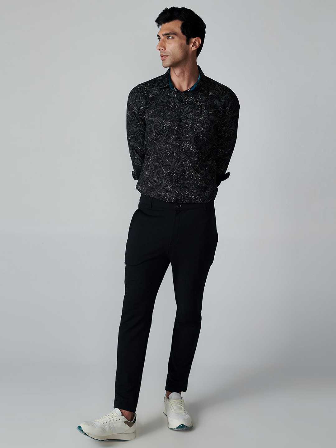 

OFFCUTS Classic Ethnic Motifs Printed Cutaway Collar Pure Cotton Casual Shirt, Black