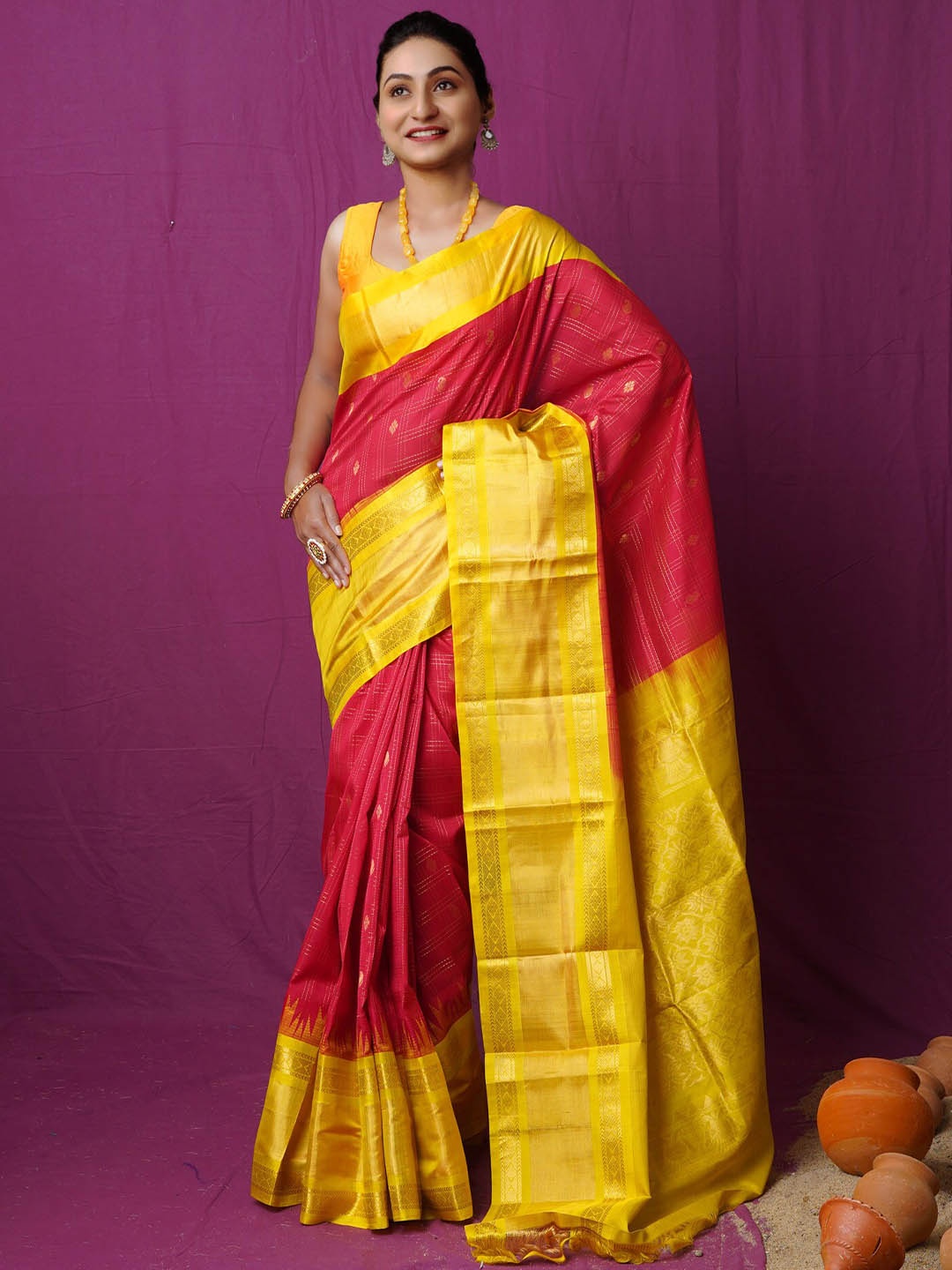 

Unnati Silks Ethnic Motifs Woven Design Zari Silk Cotton Handloom Kanjeevaram Saree, Red