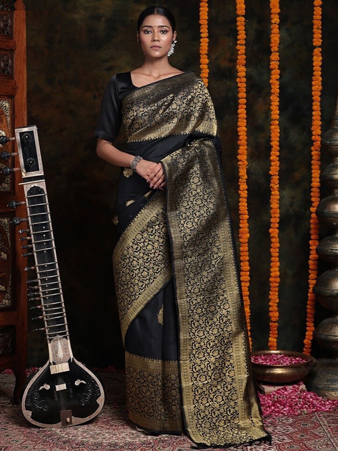 

bansari textiles Floral Woven Design Zari Kanjeevaram Saree, Black