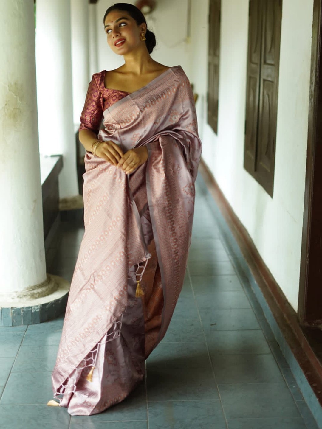 

bansari textiles Floral Woven Design Zari Kanjeevaram Saree, Cream