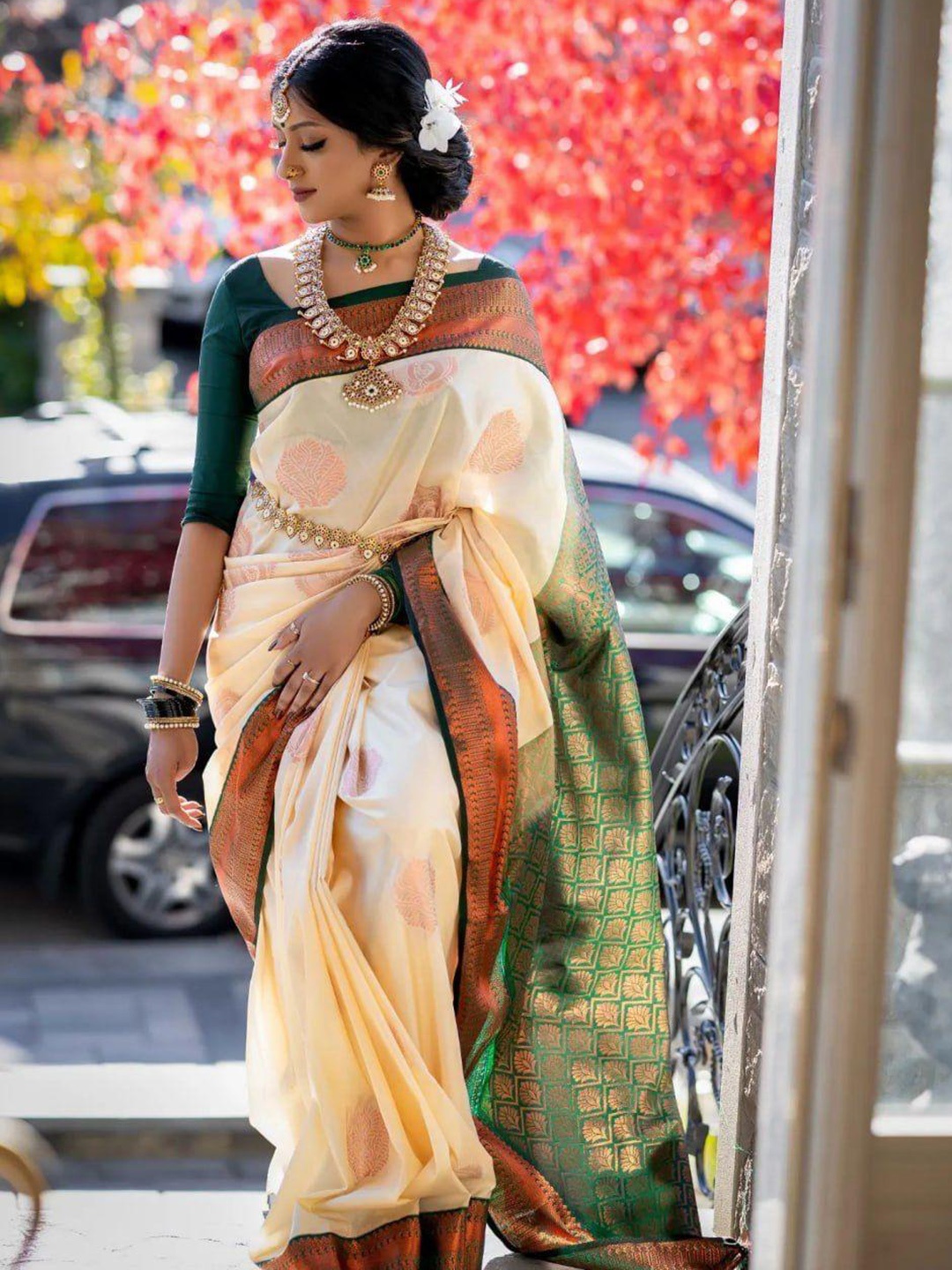 

bansari textiles Ethnic Motifs Woven Design Zari Kanjeevaram Saree, Off white