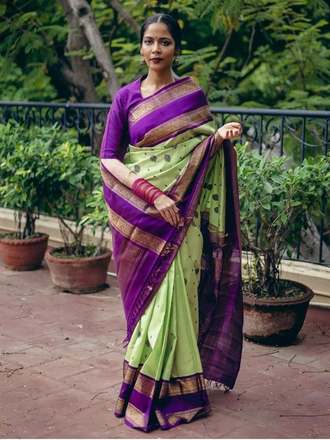 

bansari textiles Ethnic Motifs Woven Design Zari Kanjeevaram Saree, Green