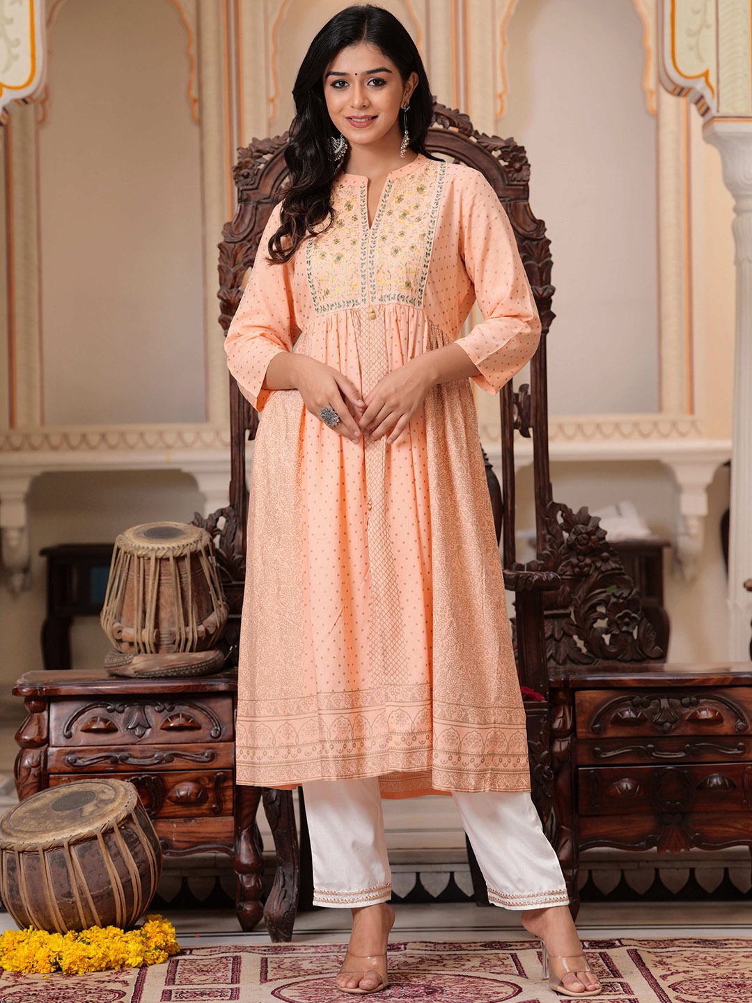

SIDDHANAM Floral Printed Thread Work Kurta with Trousers, Pink