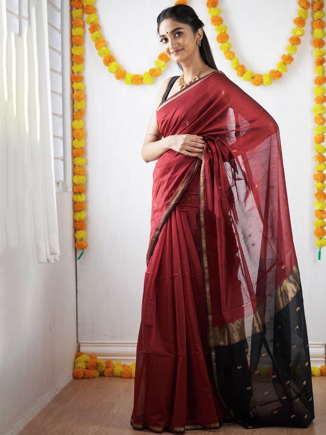 

Naishu Trendz Ethnic Motifs Woven Design Zari Pure Silk Kanjeevaram Saree, Red