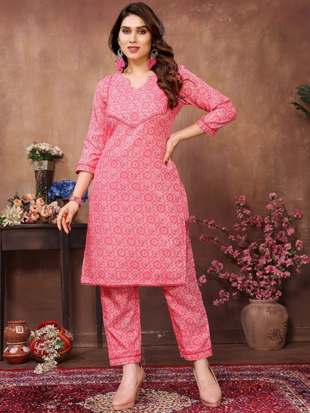 

Titanium Silk Industries Geometric Printed Regular Kurta With Trousers, Pink