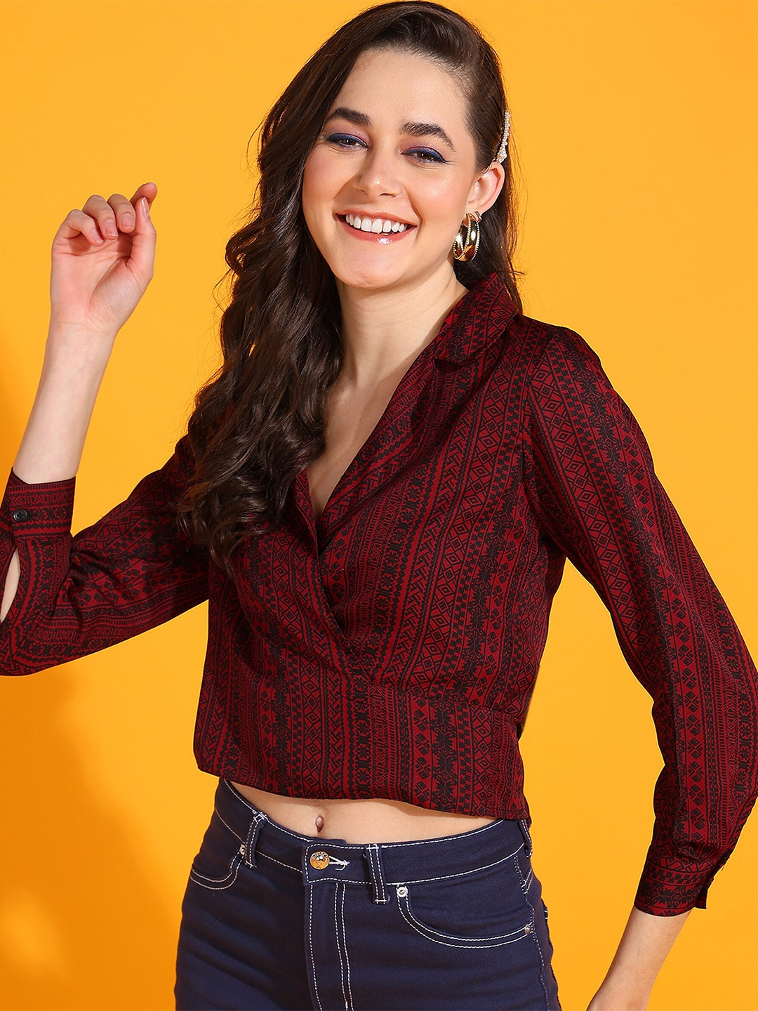 

ZNX Clothing Geometric Printed Shirt Collar Cuffed Sleeves Wrap Crop Top, Maroon