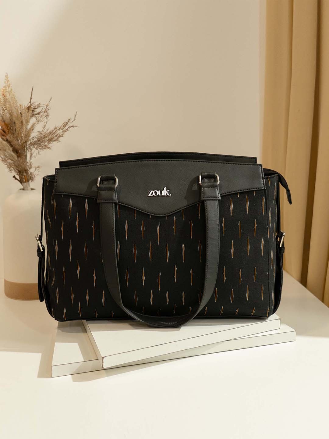 

ZOUK Ikat GreRe Structured Handheld Bag with Quilted, Black