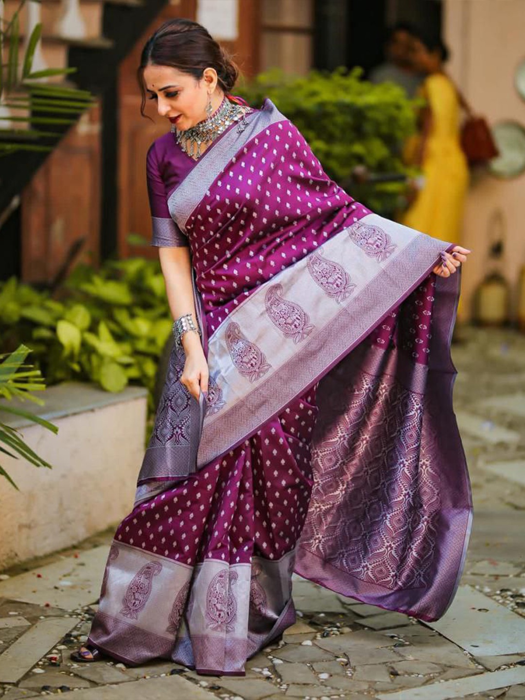 

Naishu Trendz Ethnic Motifs Woven Design Zari Pure Silk Kanjeevaram Saree, Violet