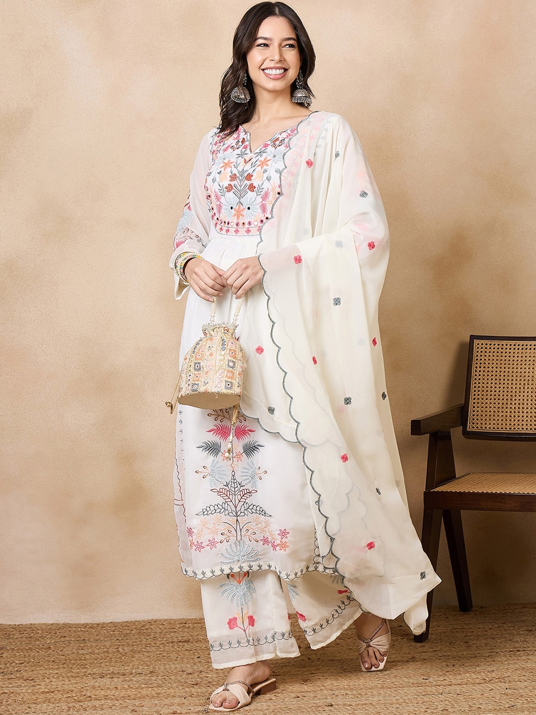 

SERONA FABRICS Ethnic Motifs Embroidered Regular Thread Work Kurta with Palazzos & Dupatta, White