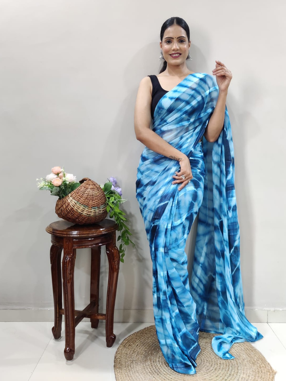

Naishu Trendz Tie And Dye Poly Georgette Ready to Wear Saree, Blue