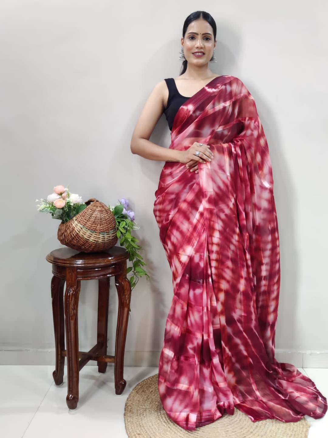 

Naishu Trendz Tie And Dye Poly Georgette Ready to Wear Saree, Maroon