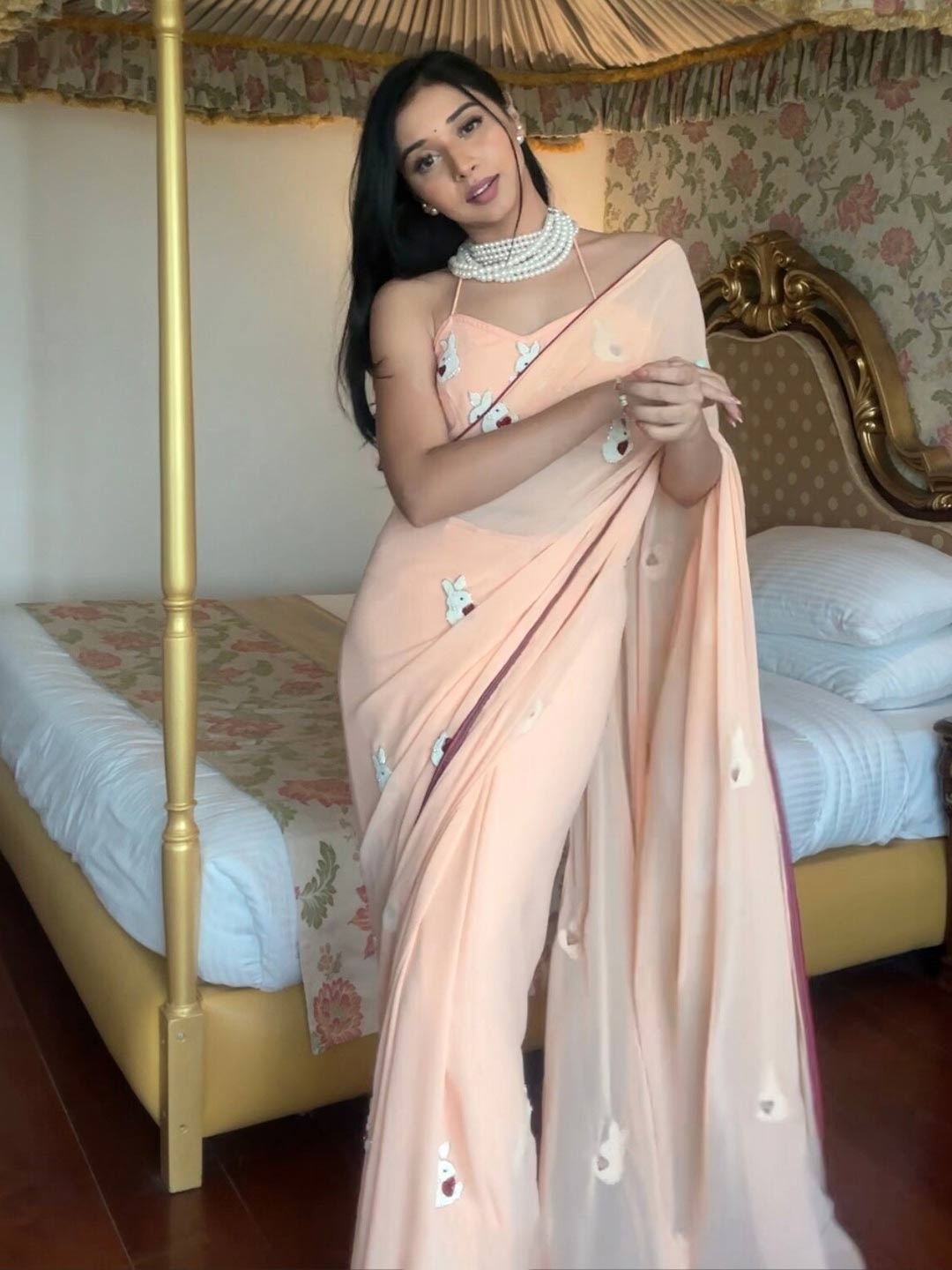 

Naishu Trendz Abstract Printed Ready To Wear Saree, Cream