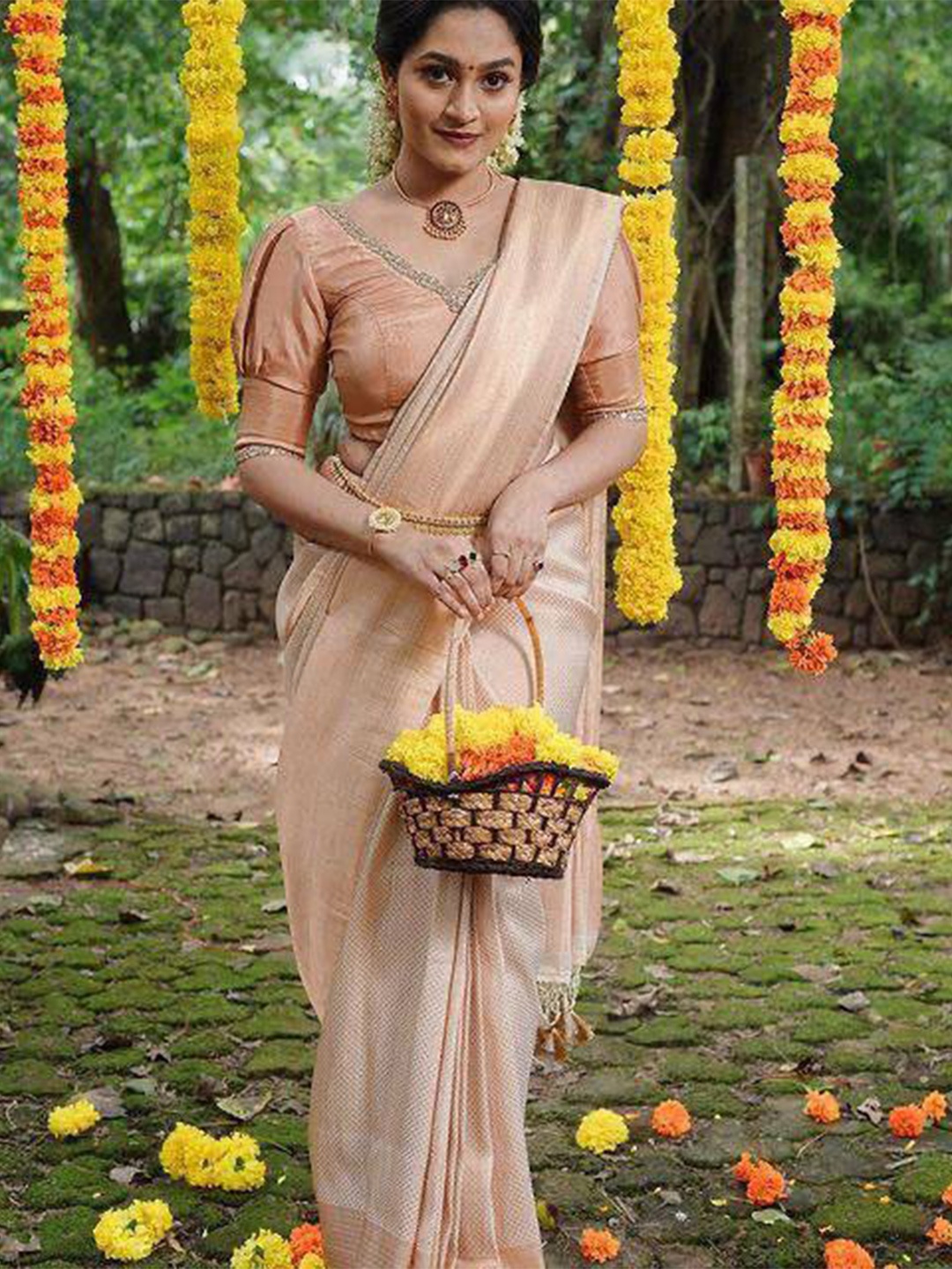 

MONERA Ethnic Motifs Woven Design Zari Silk Blend Banarasi Saree, Cream