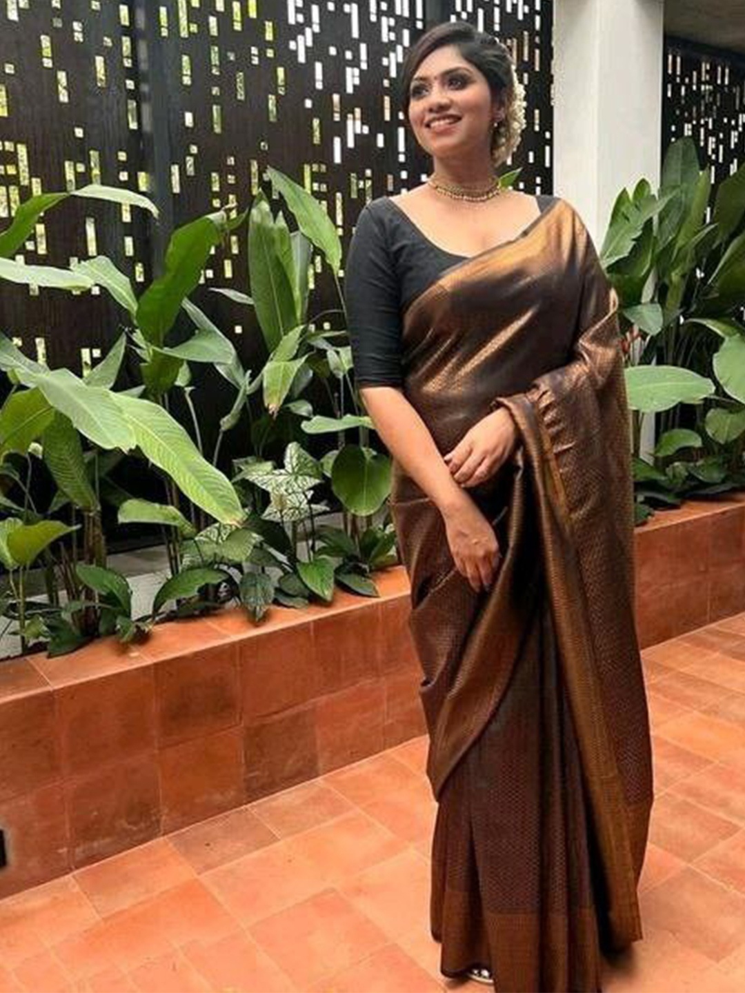 

MONERA Ethnic Motifs Woven Design Zari Silk Blend Banarasi Saree, Black
