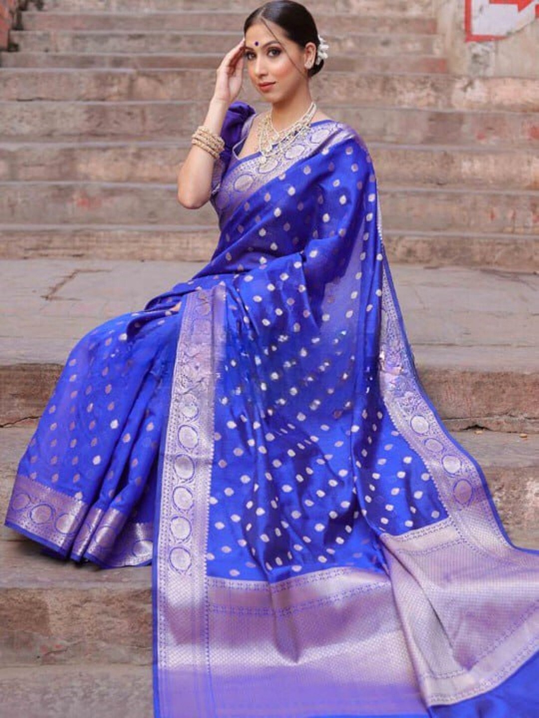 

Flosive Ethnic Motifs Woven Design Zari Banarasi Saree, Blue