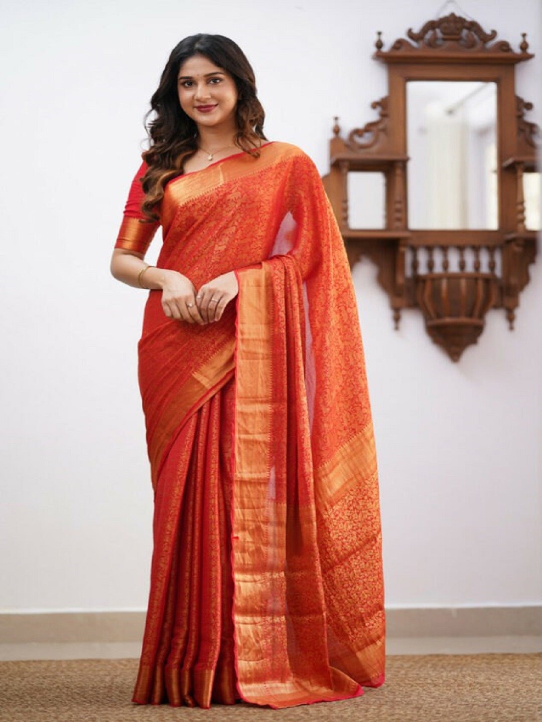 

Flosive Floral Woven Design Zari Banarasi Saree, Red