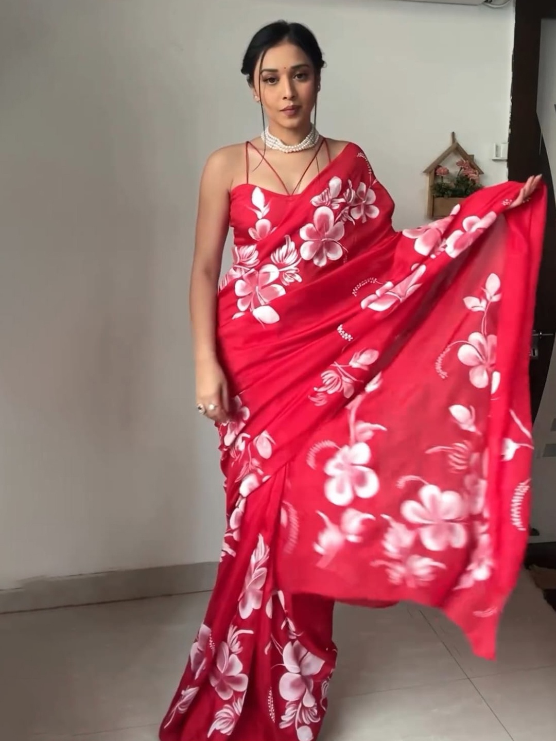 

Naishu Trendz Floral Printed Ready To Wear Saree, Red