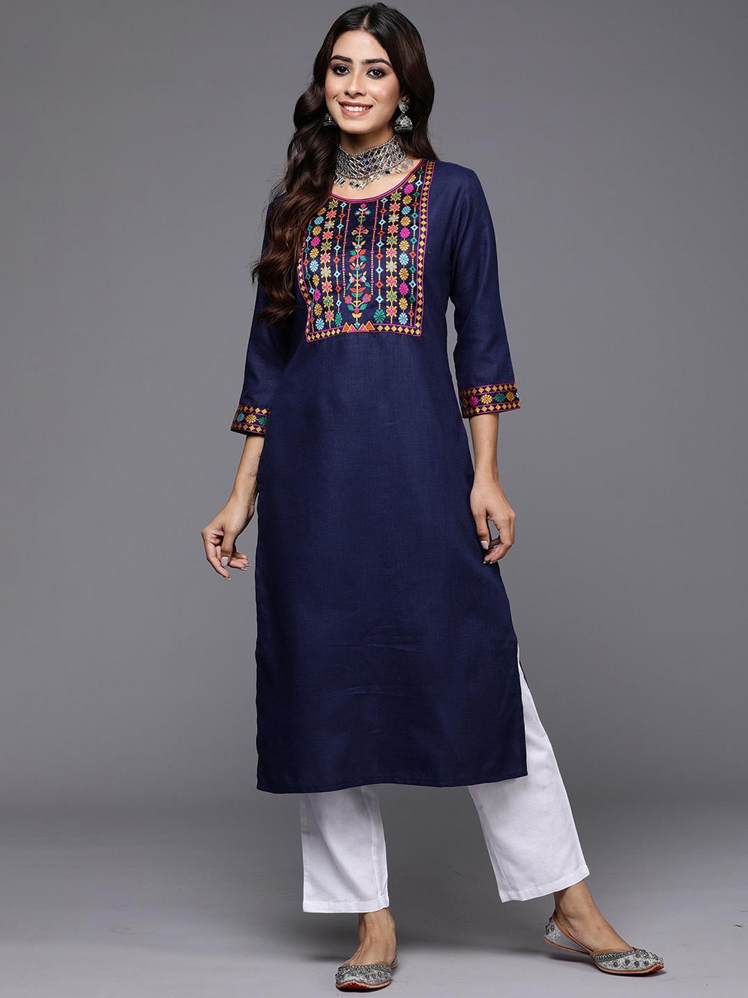 

Anouk Yoke Design Round Neck Straight Cotton Kurta, Navy blue