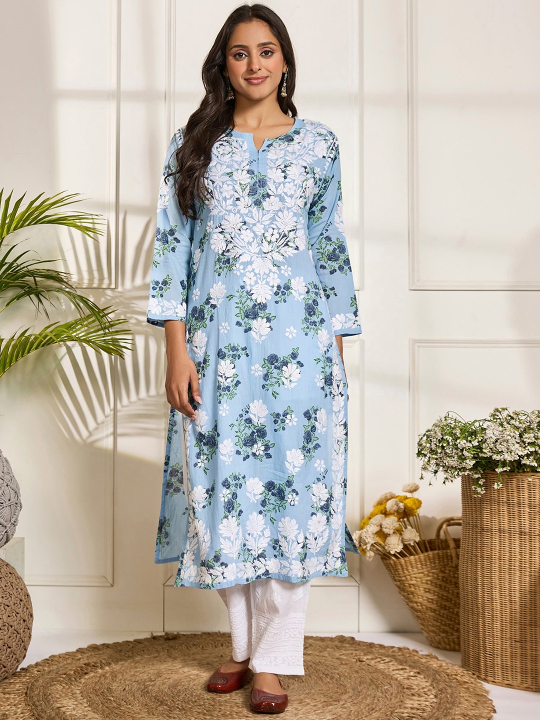 

HOUSE OF KARI Floral Embroidered Chikankari Thread Work Straight Kurta, Blue