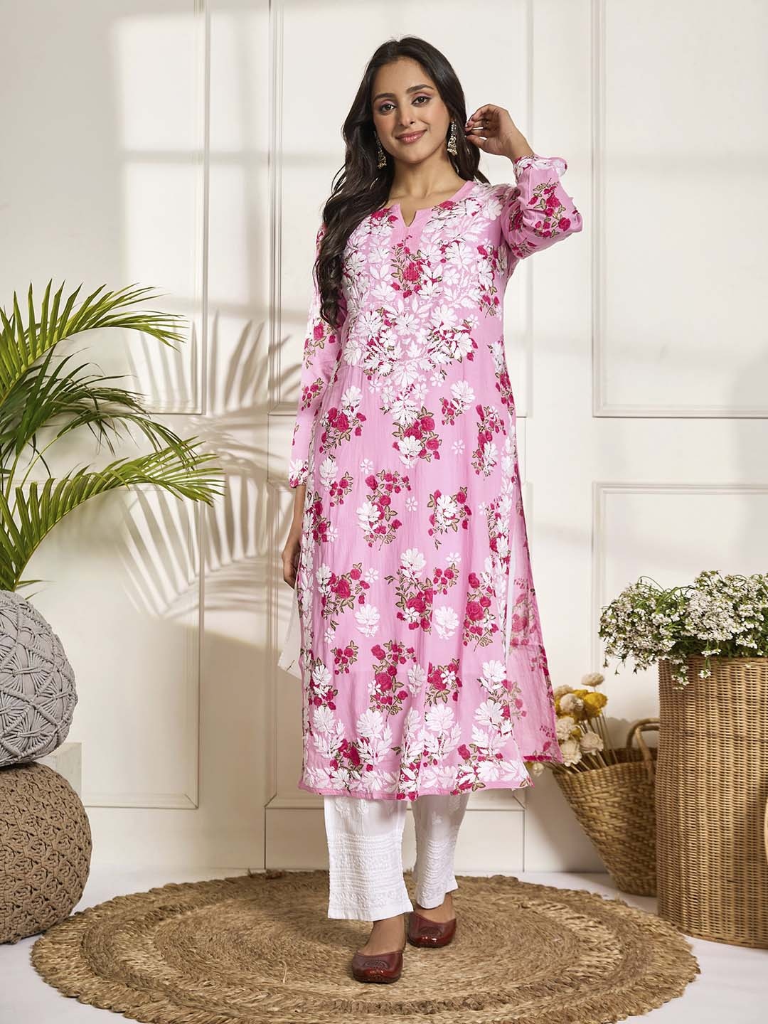 

HOUSE OF KARI Women Floral Printed Thread Work Handloom Kurta, Pink