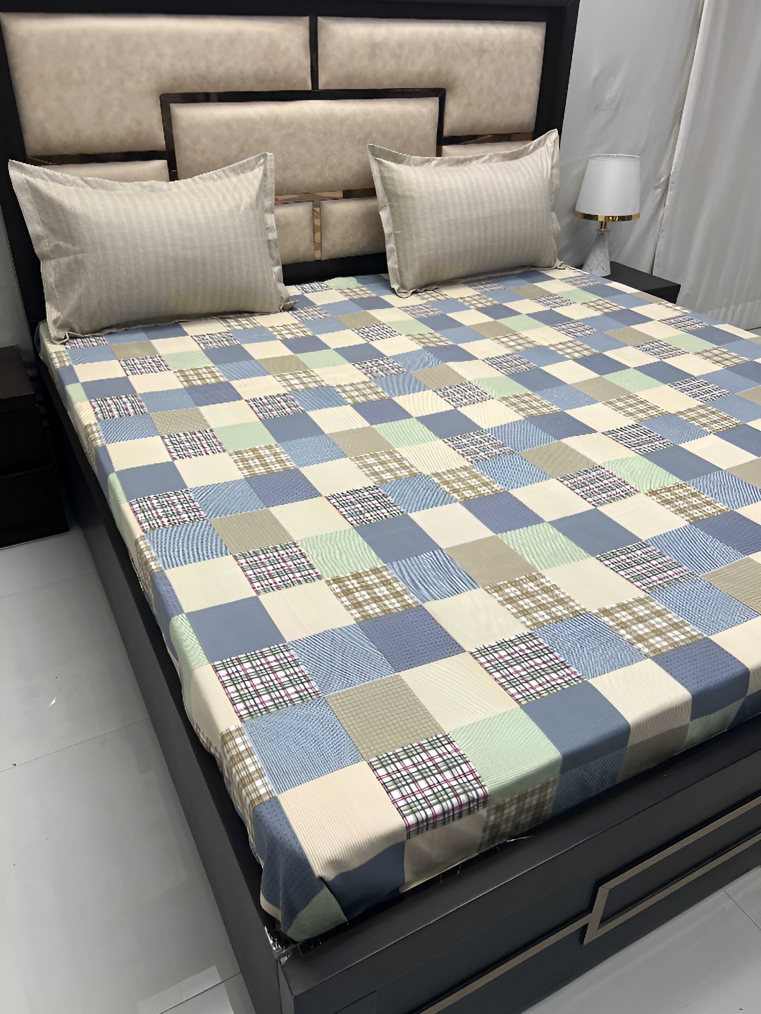 

Pure Decor White & Green Geometric Cotton 300 TC King Bedsheet with 2 Pillow Covers