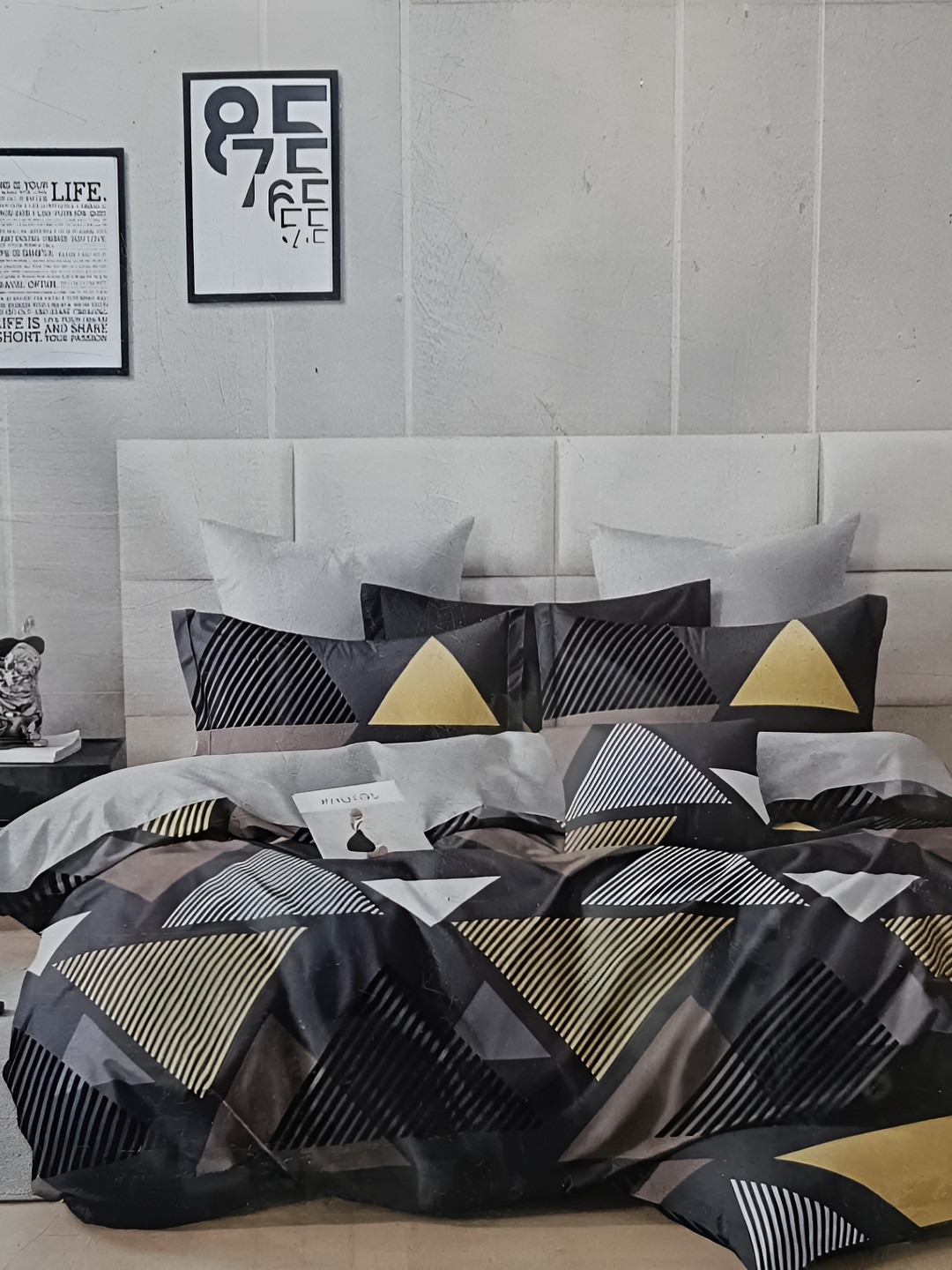 

Signature Grey & Yellow Floral Microfiber 160 TC Queen Bedsheet With 2 Pillow Covers