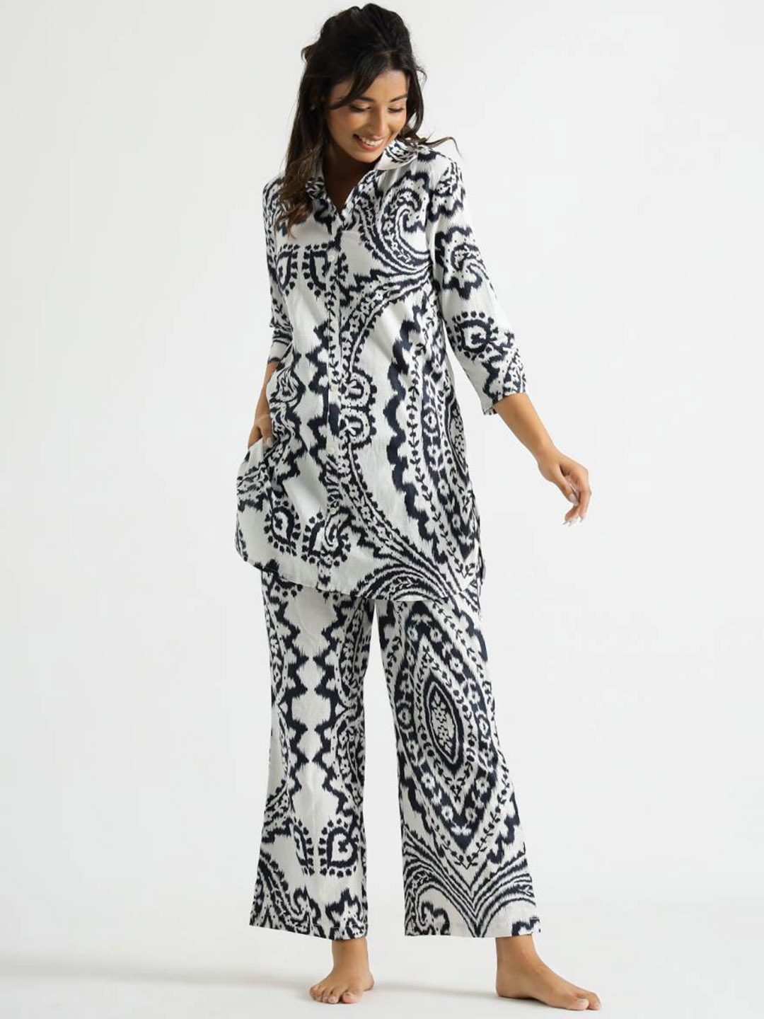

FLAVIA CREATION Ethnic Motifs Printed Shirt Collar Pure Cotton Kurti With Pyjamas, White