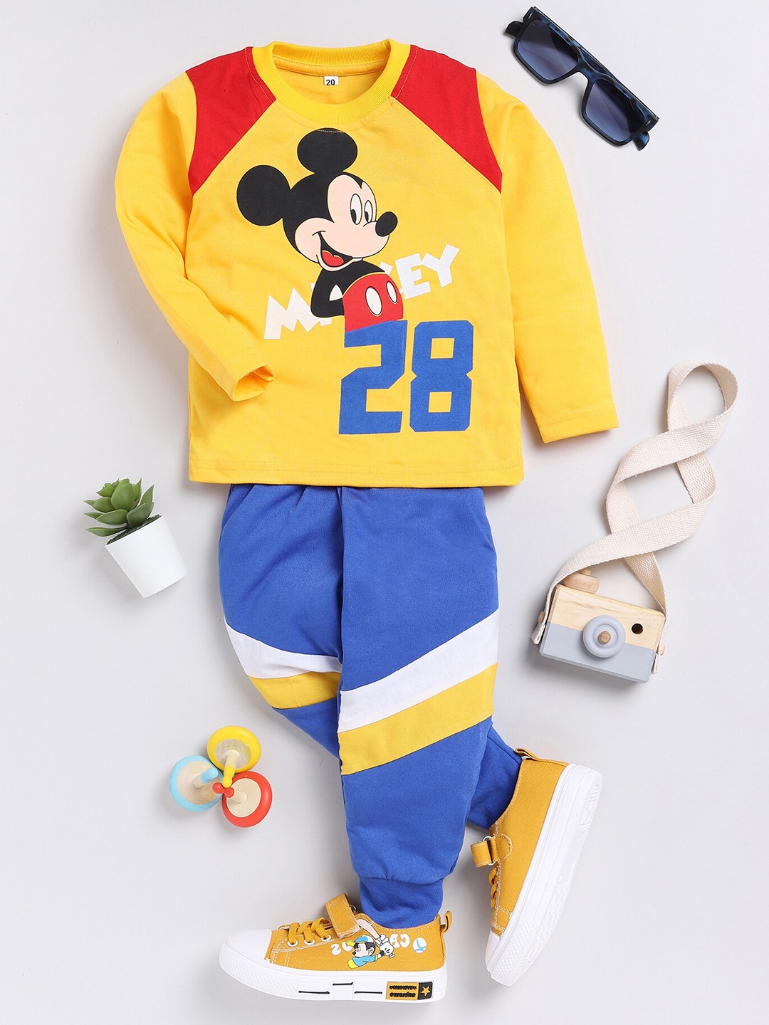 

carrydreams Boys Printed Pure Cotton T-shirt with Trousers, Yellow