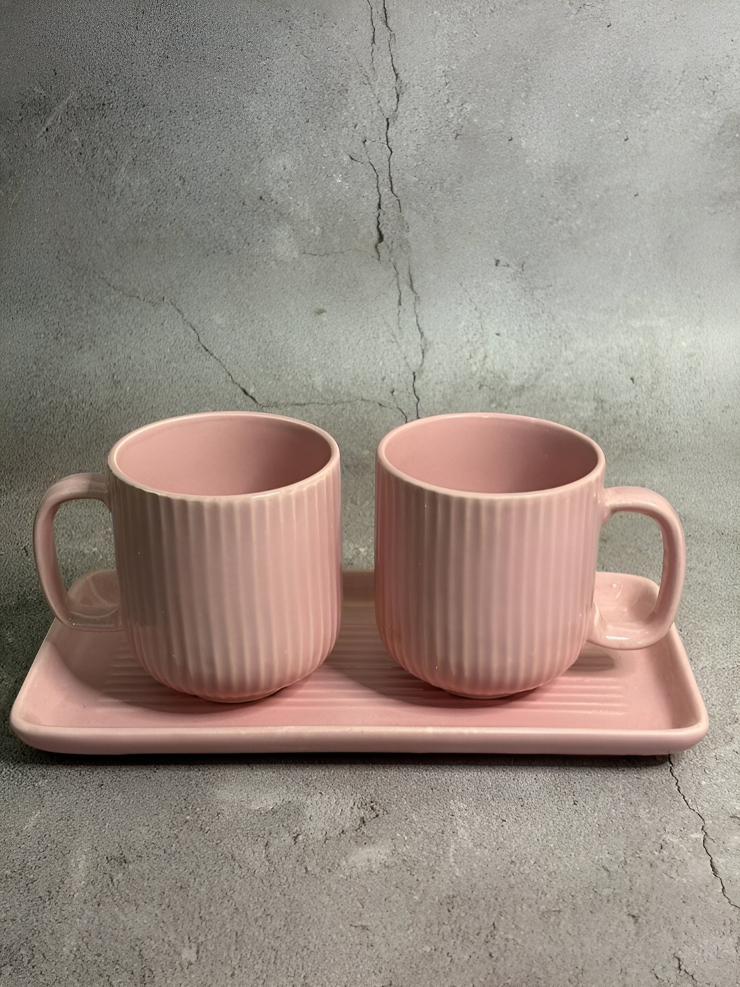 

House of Ceramics Pink 3 Pieces Textured Ceramic Glossy Mugs With Tray