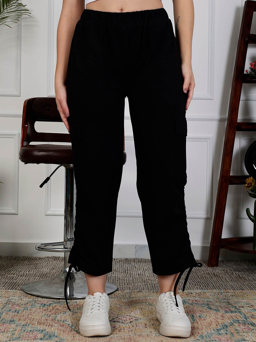 

NEUDIS Women Relaxed Straight Leg Cropped Cargos, Black
