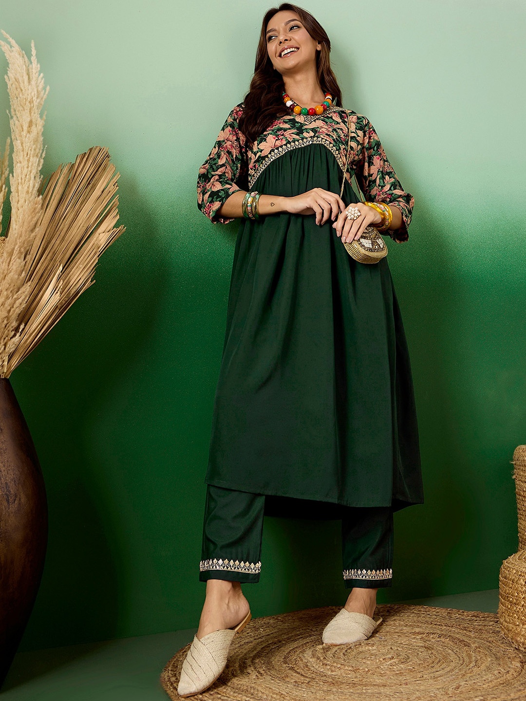 

Sangria Floral Printed Sequinned V-Neck Anarkali Kurta With Trouser, Green
