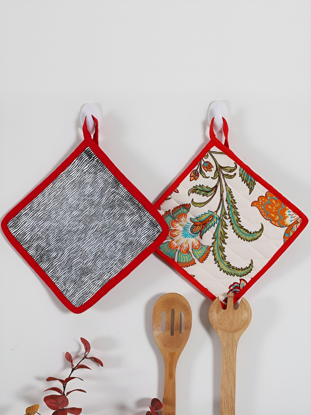 

Ratan Cart Grey & White 2 Pcs Printed Cotton Square Shaped Coasters