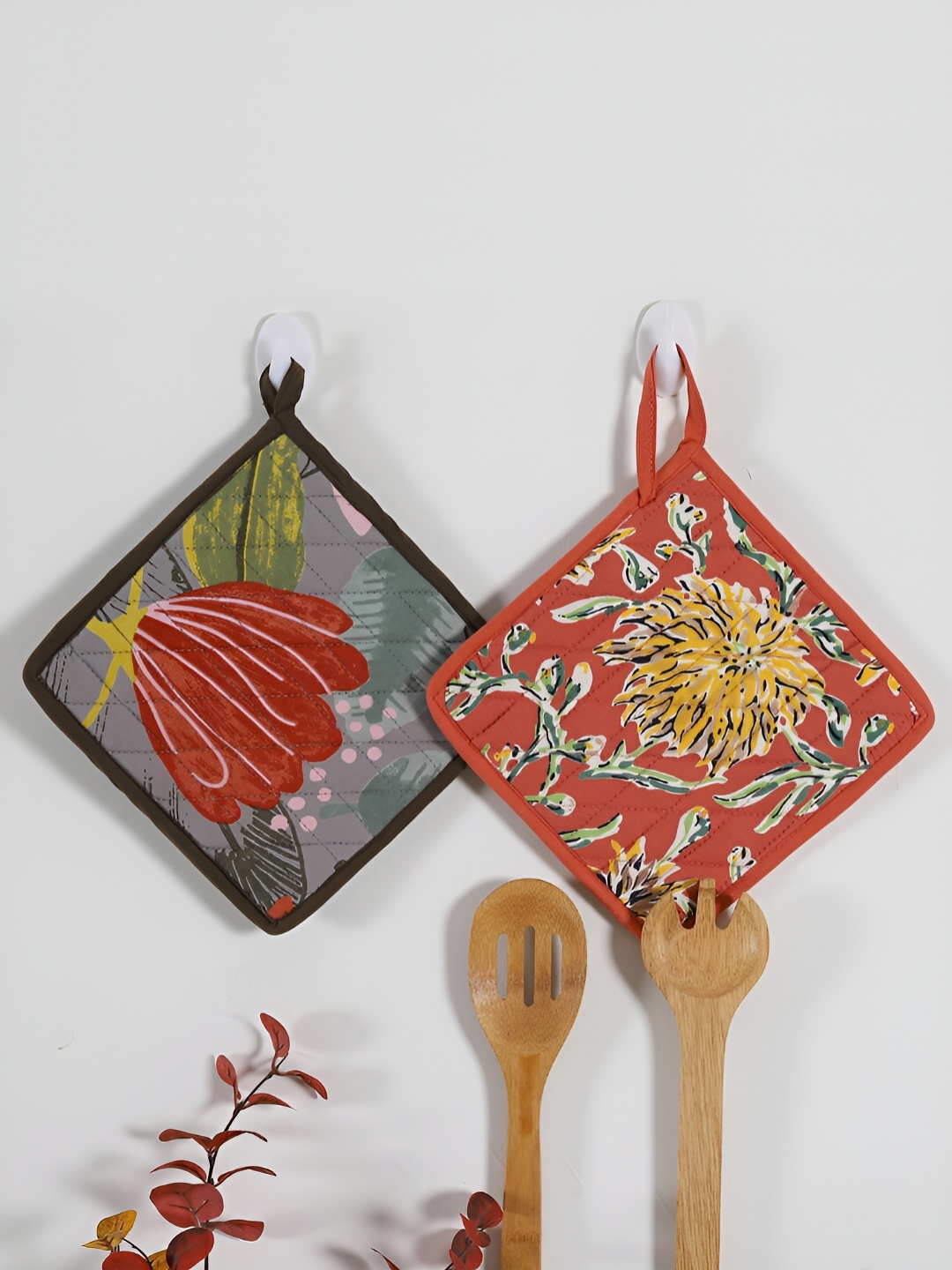 

TARAN LIVING Grey & Peach Colored 2 Pcs Printed Cotton Square Shaped Coasters