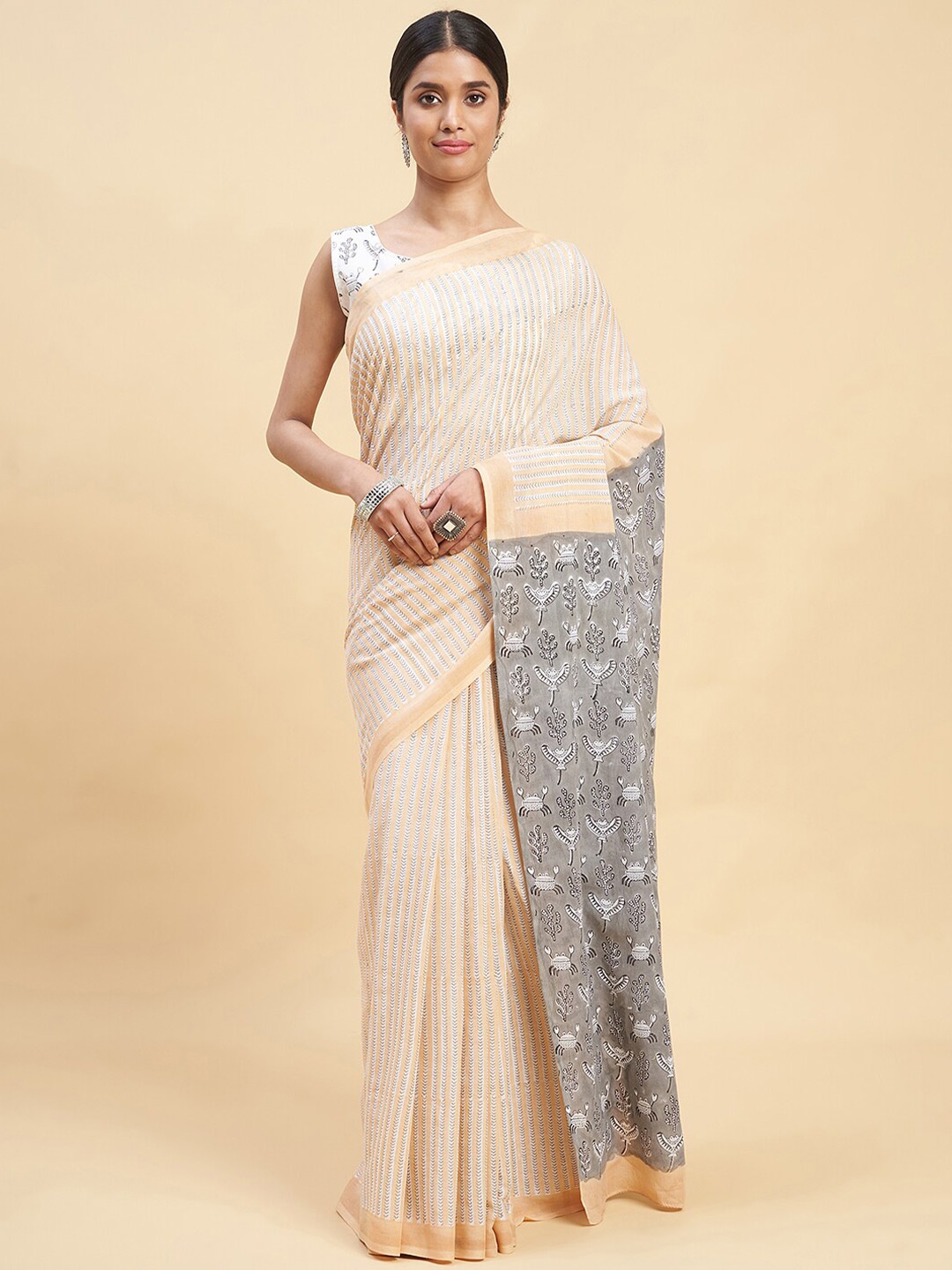 

SootiSyahi Striped Pure Cotton Block Print Saree, Grey