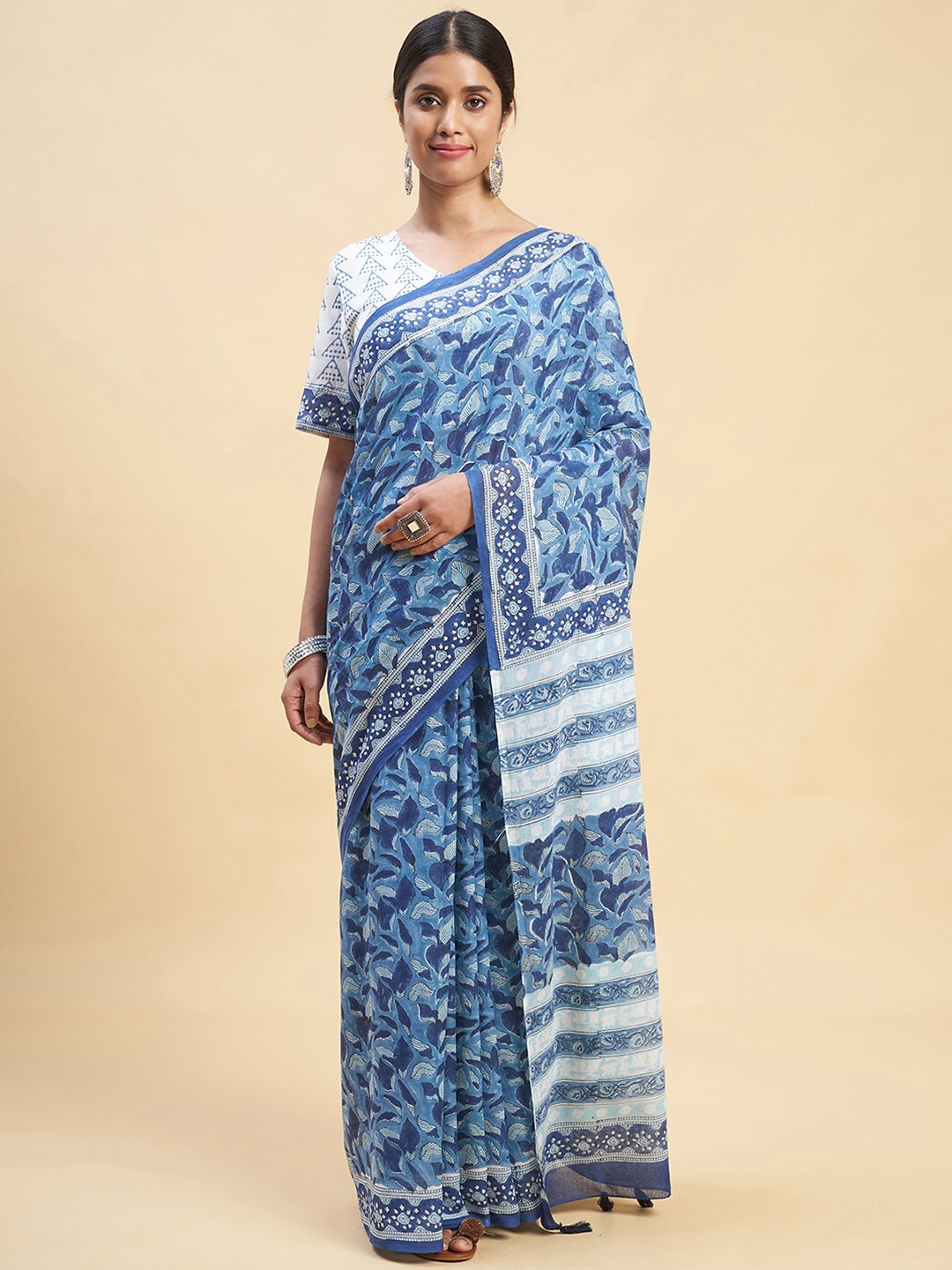 

SootiSyahi Floral Pure Cotton Block Print Saree, Navy blue