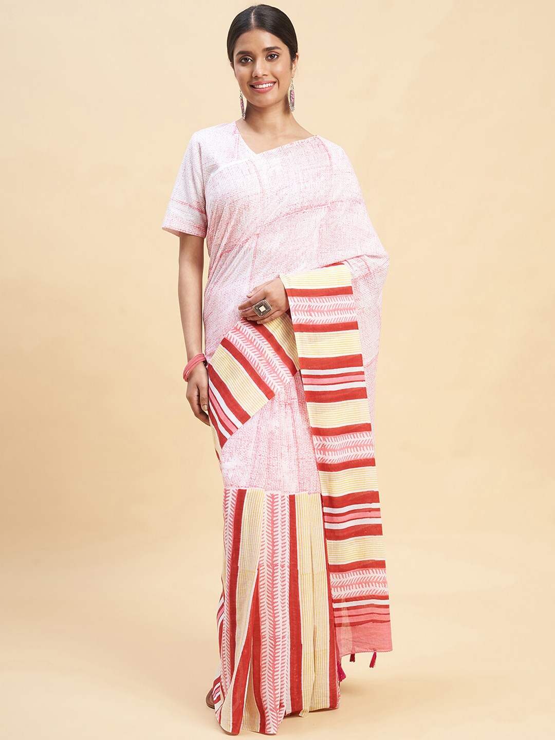 

SootiSyahi Abstract Printed Pure Cotton Block Print Saree, Mustard