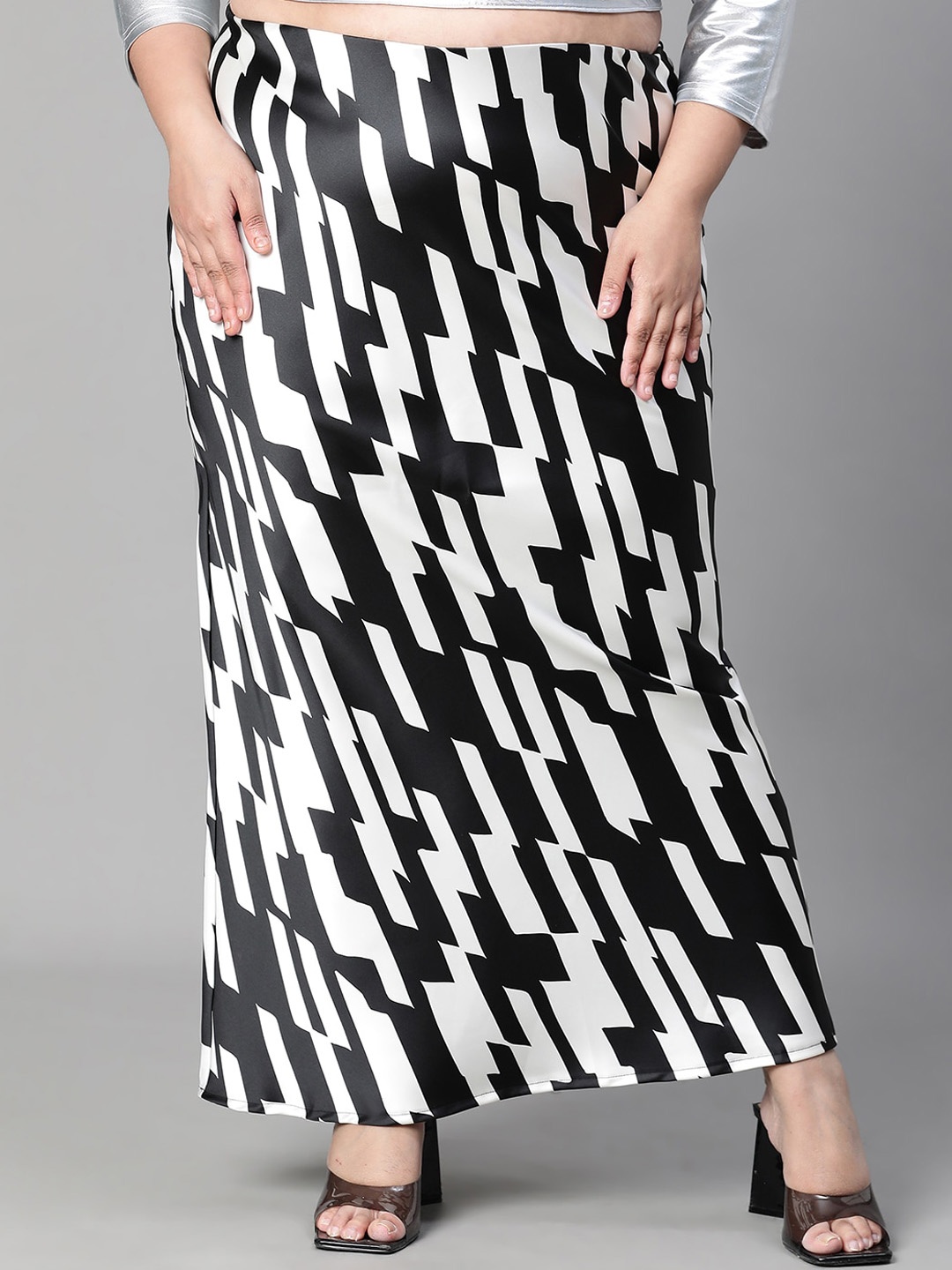 

Oxolloxo Plus Size Geometric Printed Satin Pencil Skirt, Black