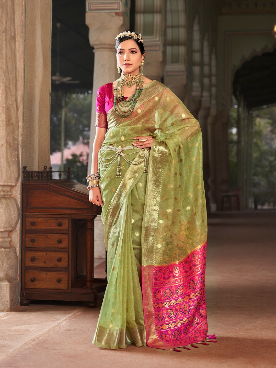 

Divyadham Textiles Ethnic Motifs Zari Pure Cotton Banarasi Saree, Green