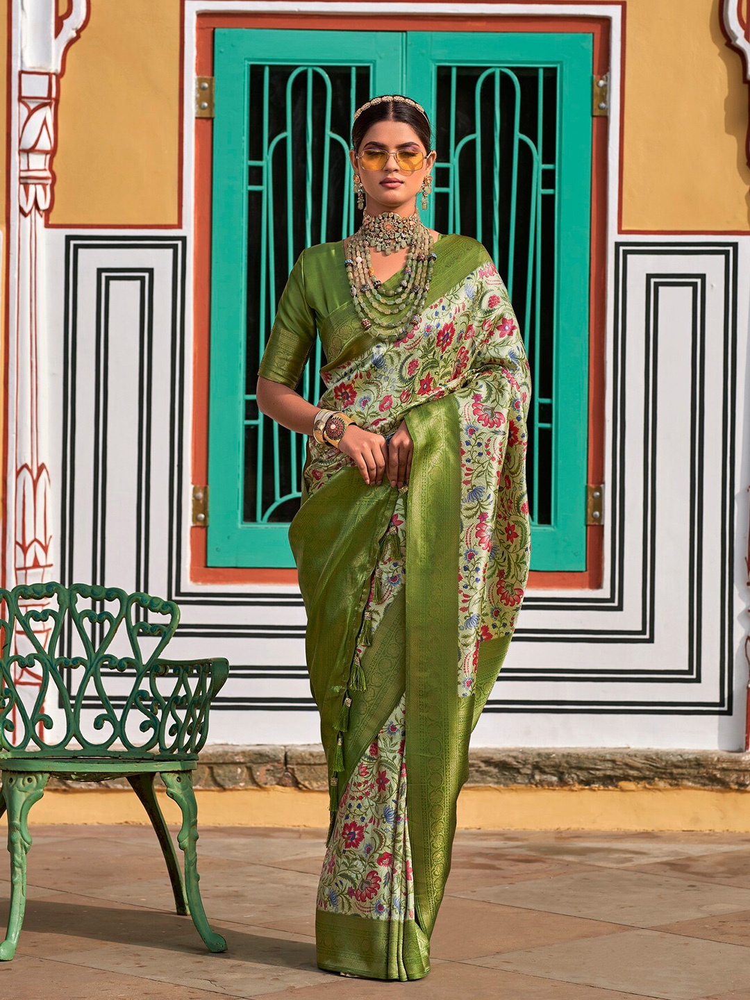 

Divyadham Textiles Floral Zari Pure Silk Banarasi Saree, Green