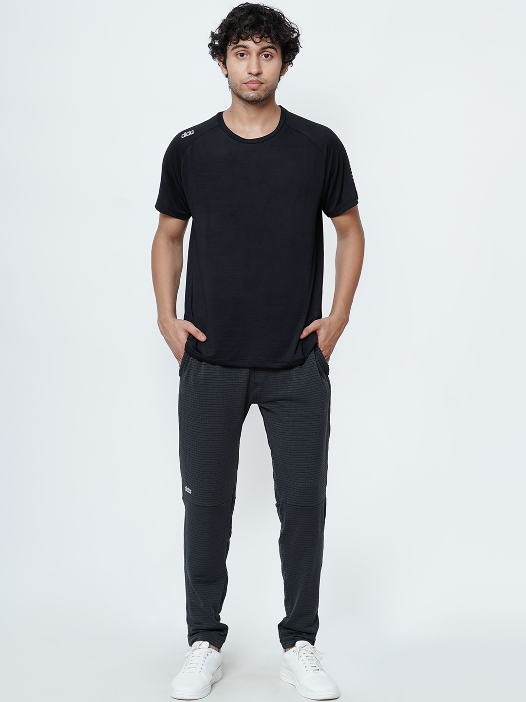 

DIDA Men Striped Comfort Fit Dry-Fit Training Joggers, Grey