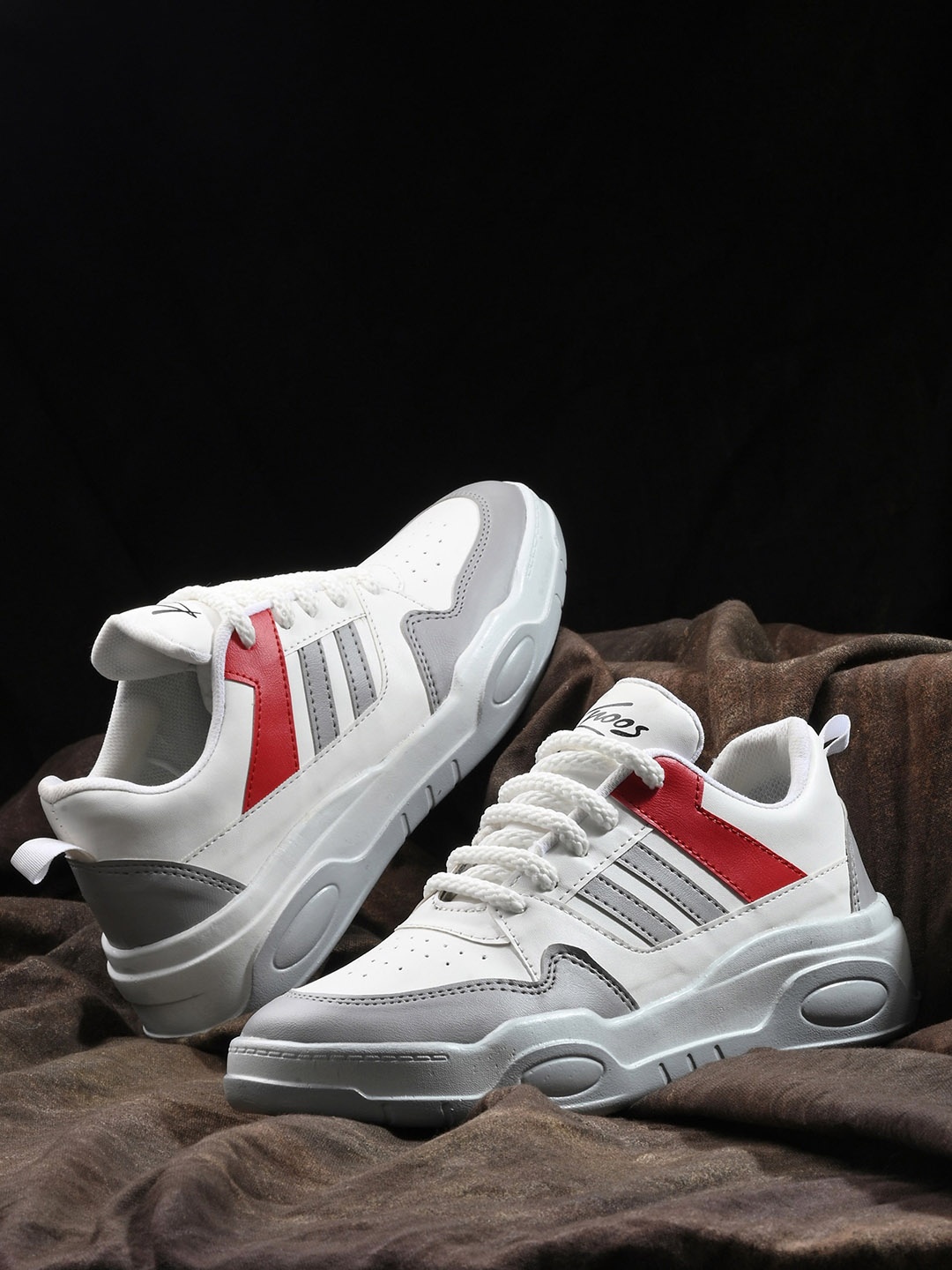 

knoos Men Colourblocked Round Toe Lightweight Sneakers, Grey