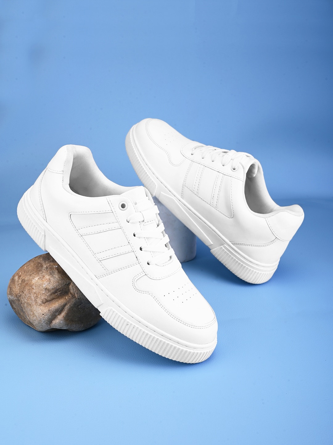 

HRX by Hrithik Roshan Women White Round Toe Lightweight Sneakers