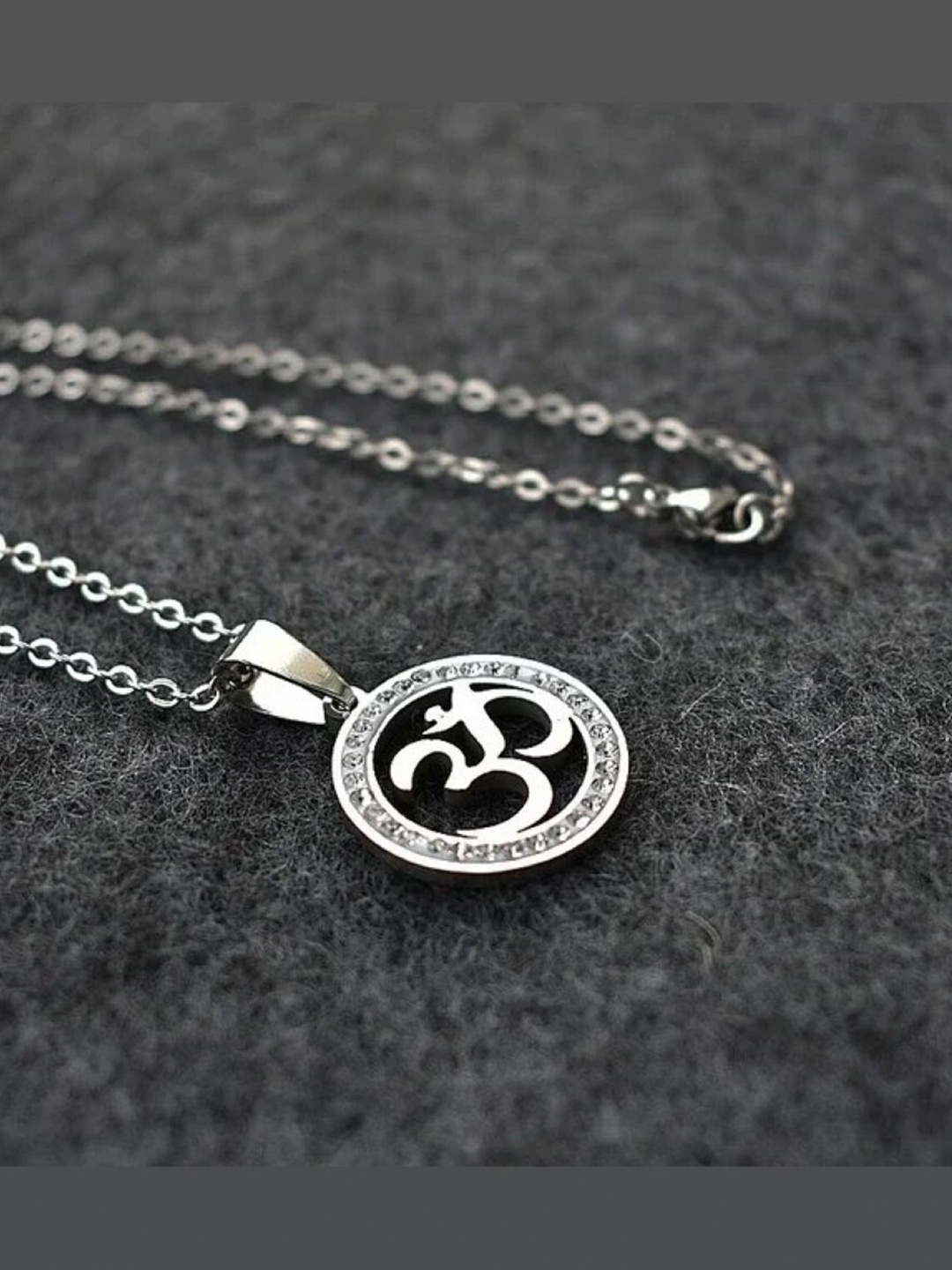 

EL REGALO Pendant With Chain, Silver