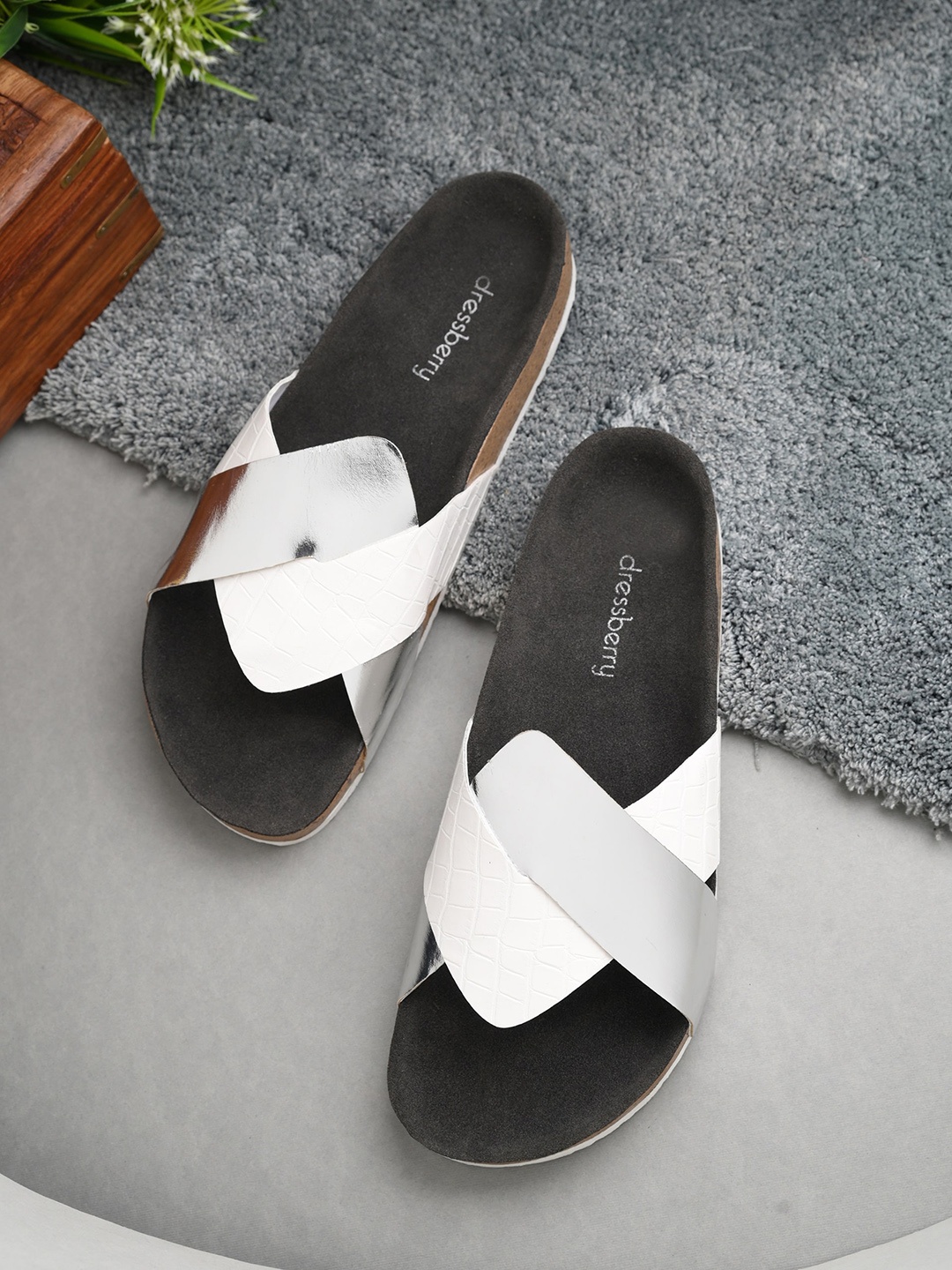 

DressBerry Silver Toned Leather Open Toe Flats