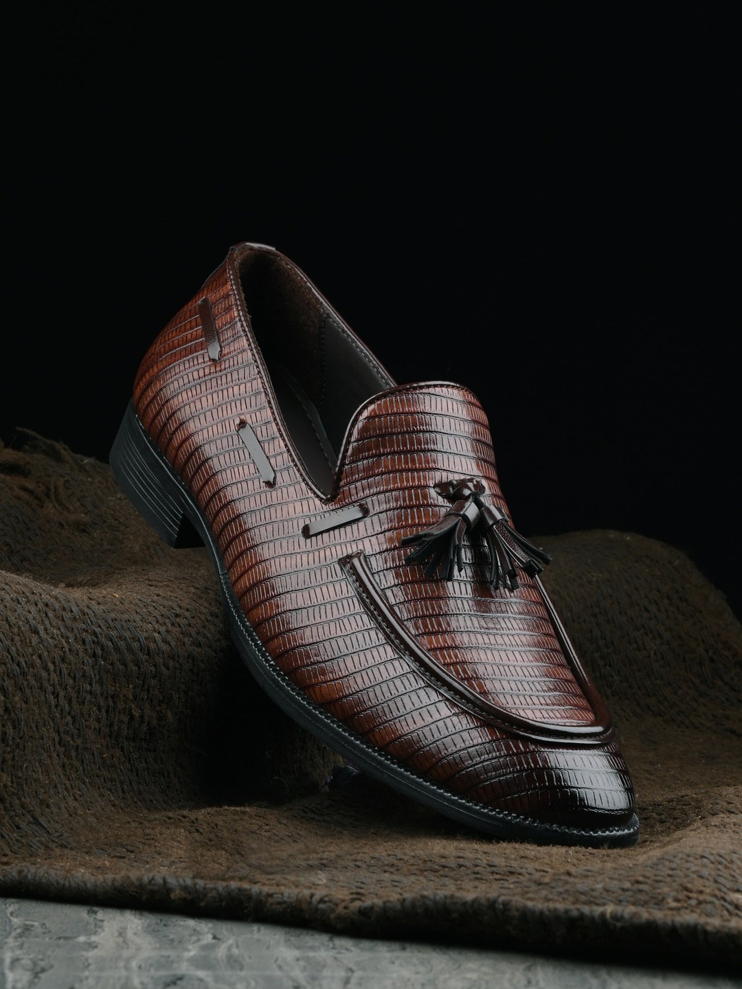 

Killer Men Textured Round Toe Formal Loafers, Brown