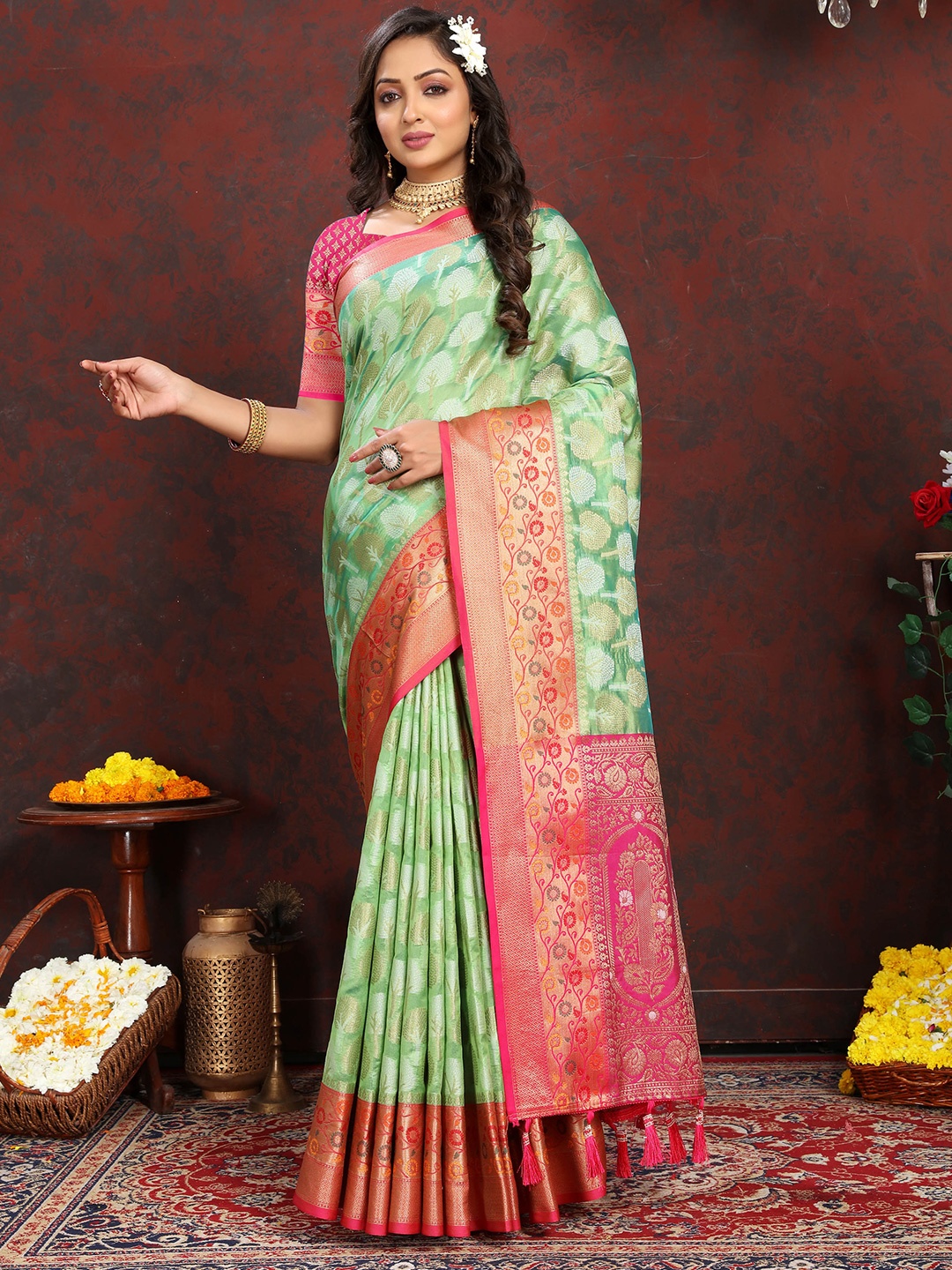

Divyadham Textiles Woven Design Zari Organza Banarasi Saree, Green