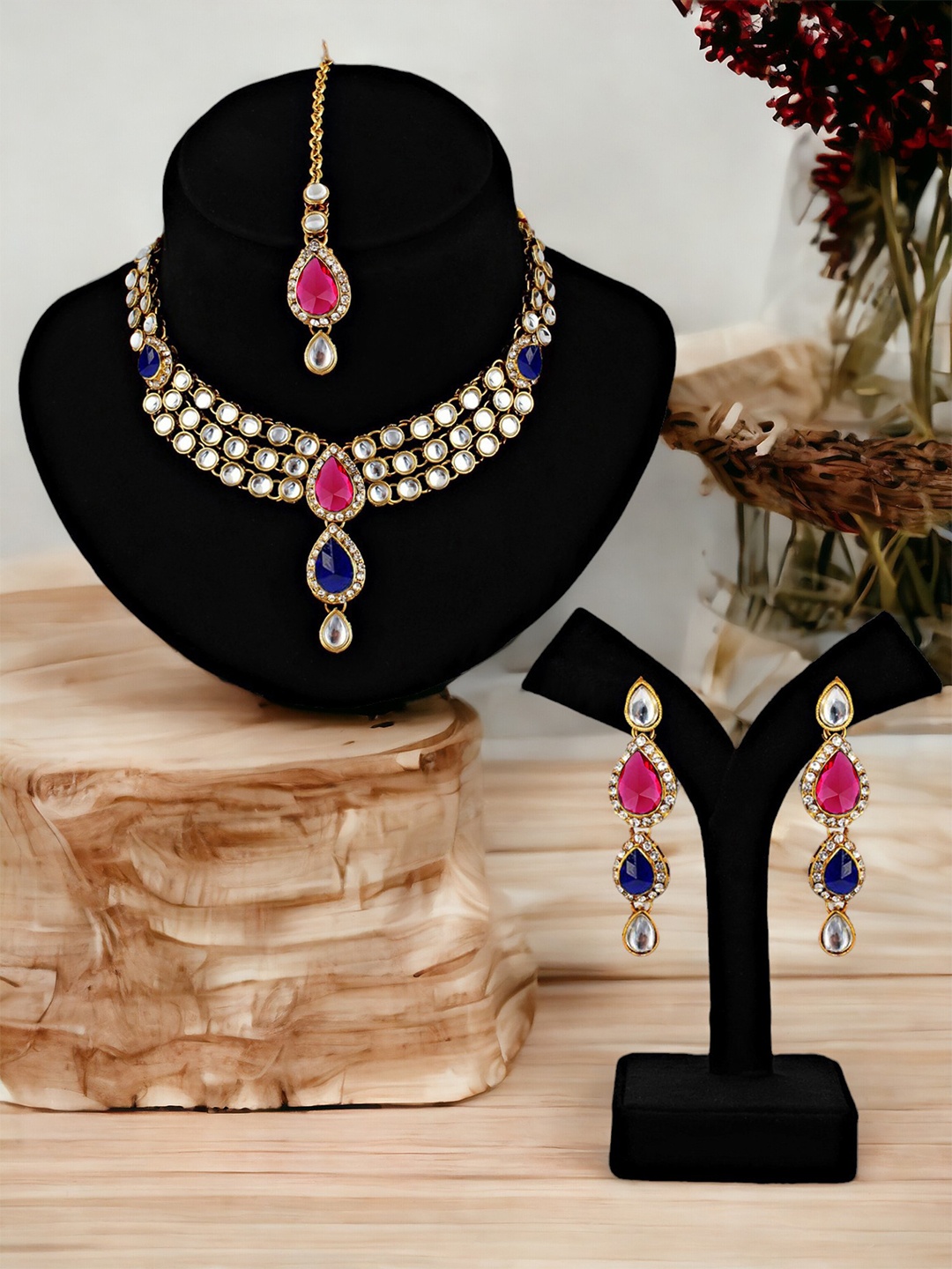 

LUCKY JEWELLERY Gold-Plated Kundan Studded Jewellery Set